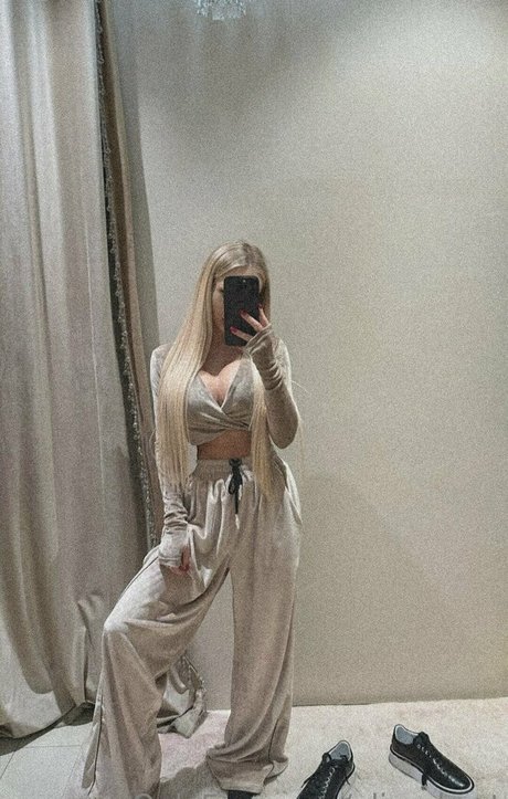 big tits mom onlyfans beautiful naked picture