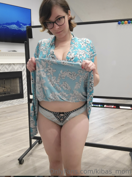 Kibas Mom free model picture