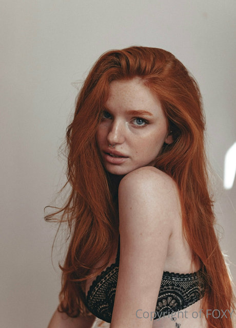 Myfoxyland model adult image