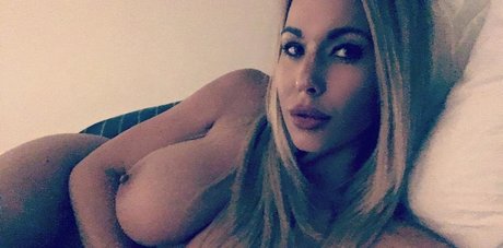 Olivia Austin hot star images