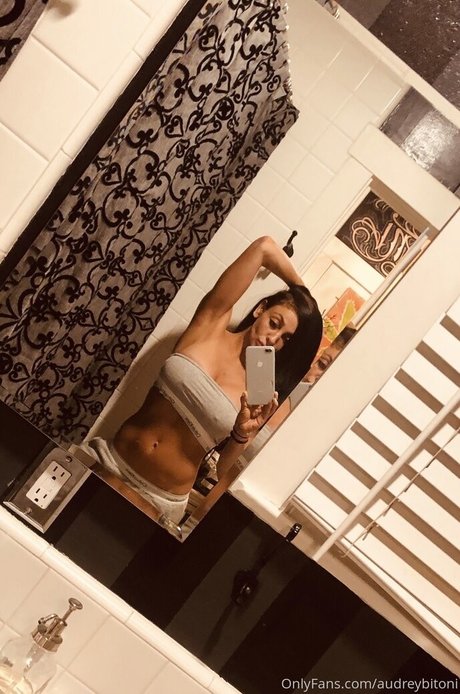 Audrey Bitoni naked star picture