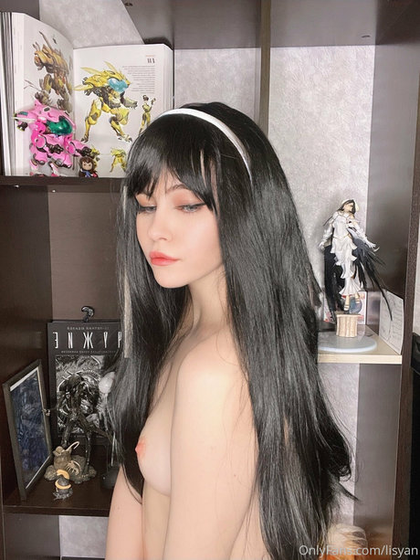 Lisyan Fox star art archive