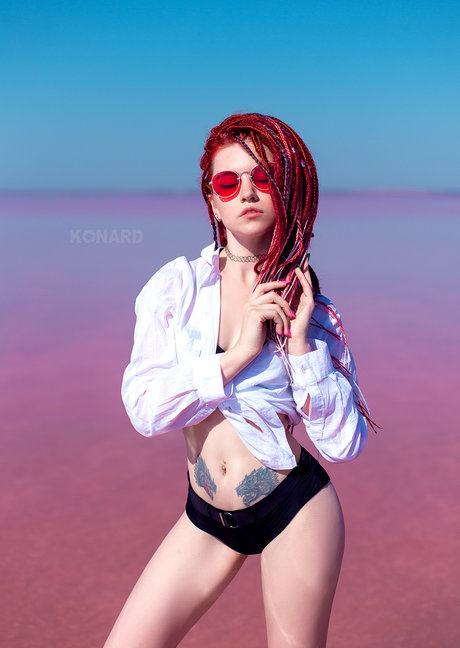 Lisyan Fox erotic pornstar pics