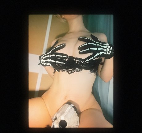 slowpenguin hot actress img