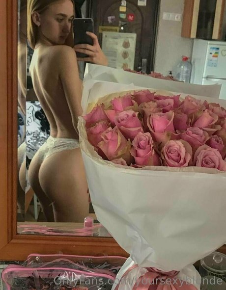 your sexy blonde art model pictures