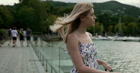 Freya Mayer star erotic images