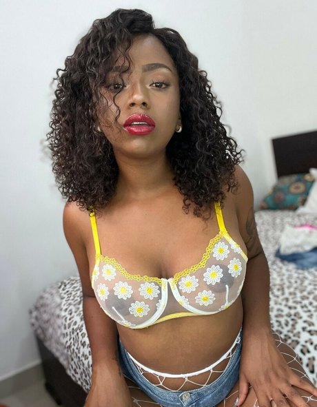 Yuni Nicolee top actress picture