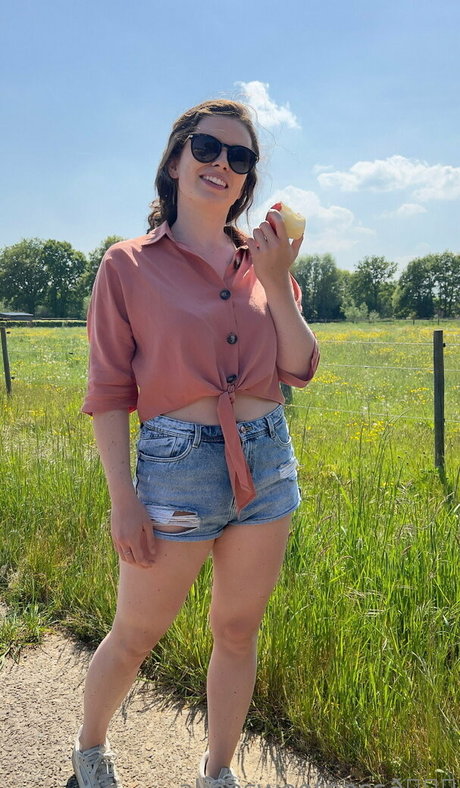 alinasweetness art actress archive