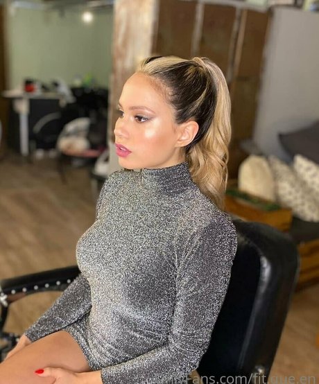 influencer girls onlyfans art porn archive