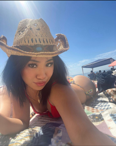 Dawn Jaqueline nude model pics