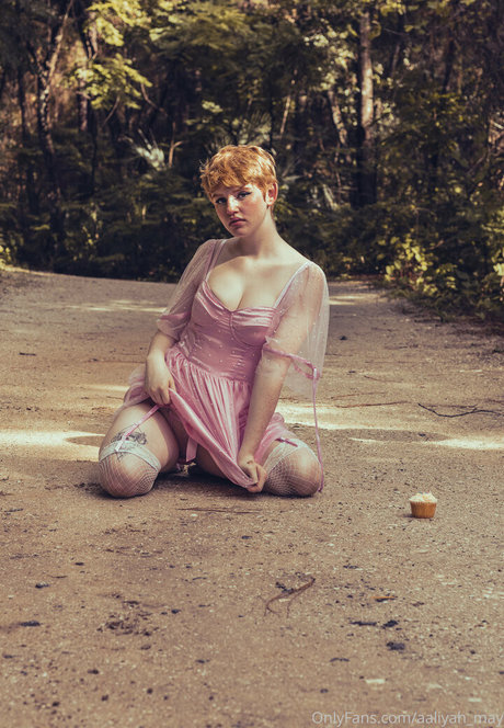 Aaliyah May nude model image