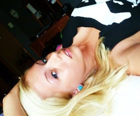 Stormy Summers sex model pics