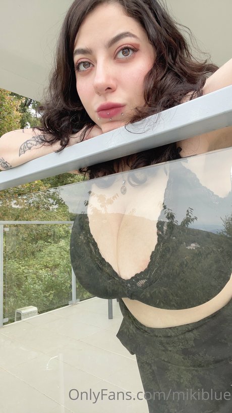 Mikiblue model perfect pic