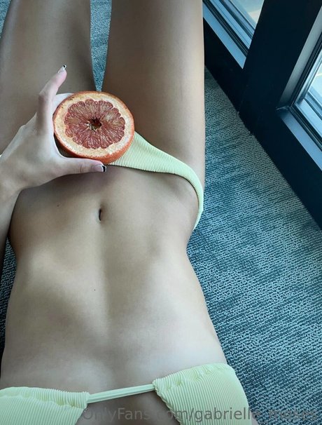 Gabrielle Moses pretty model picture