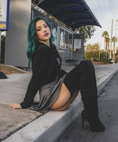 Karli Mergenthaler naked model gallery