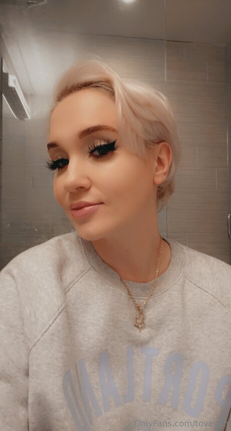 Toveyah art pornstar pic