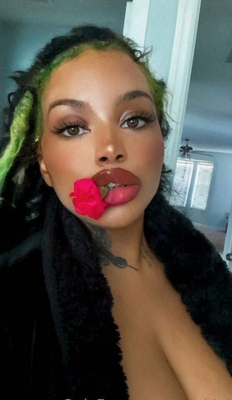 Raychiel model pornographic pics