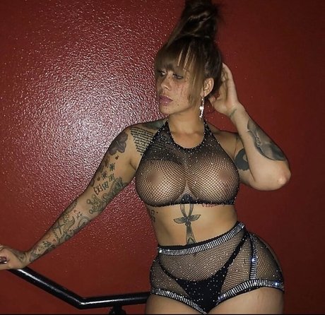 Me Gan_ nudes model picture