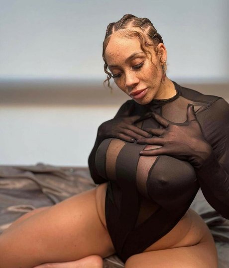 Me Gan_ star exclusive photos