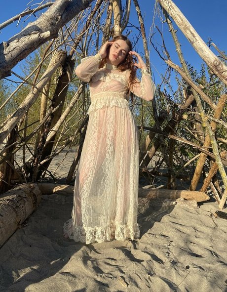 athletic blonde onlyfans adult image