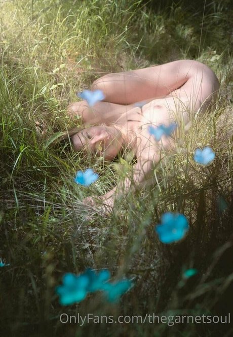 thegarnetsoul nude star archive