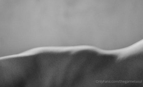 thegarnetsoul nudes model picture