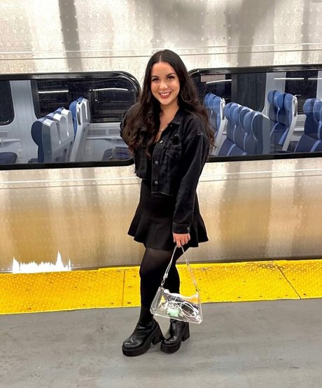 Obviously Queen model porn pics