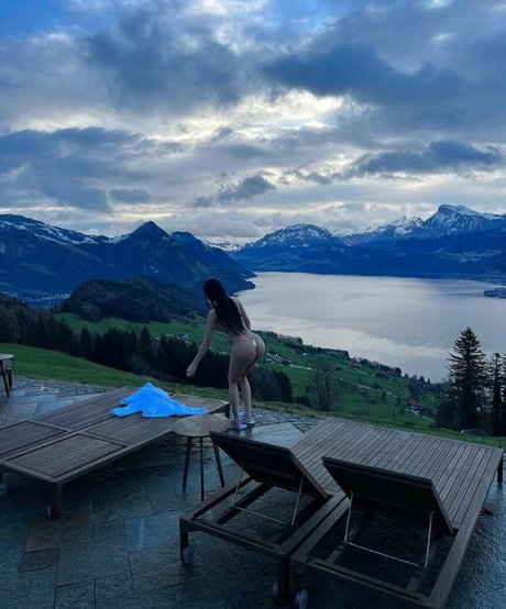 Baek Si Young pornstar nude gallery