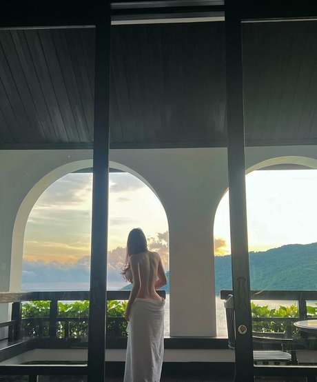 Baek Si Young star high quality pic