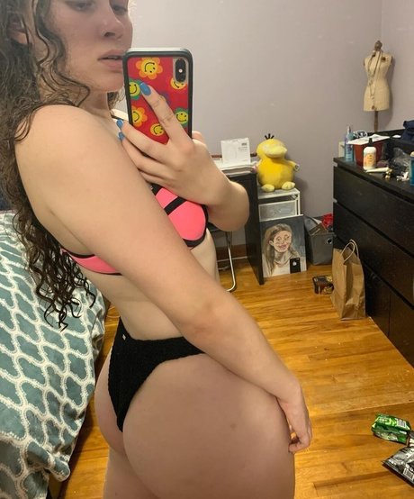 Alyssa Cleversey model naked images