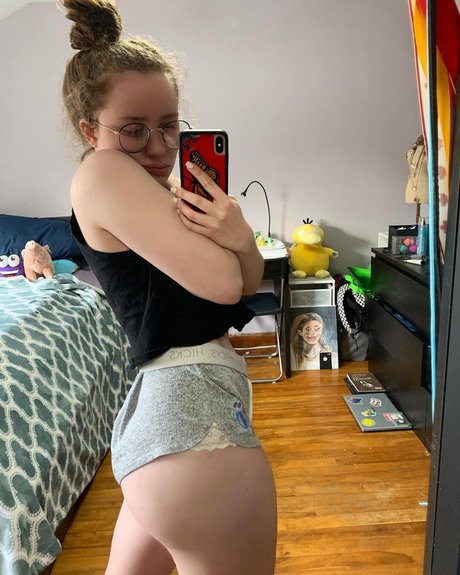 Alyssa Cleversey hd actress pictures