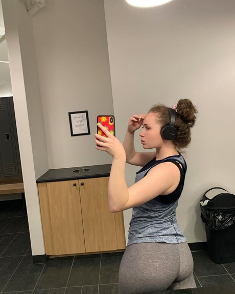 Alyssa Cleversey art star img