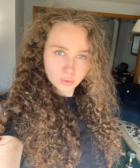 Alyssa Cleversey star top pictures