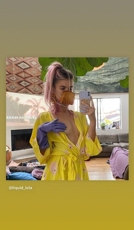 Lola Abbey porn actress img