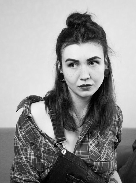 Chloe Ventura free actress galleries