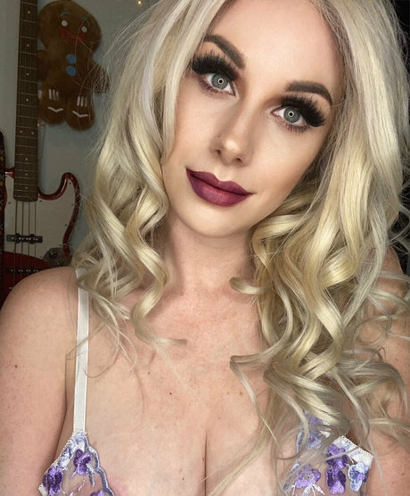 famous nude onlyfans pornos image