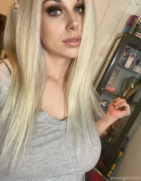 18 year old onlyfans beautiful photo