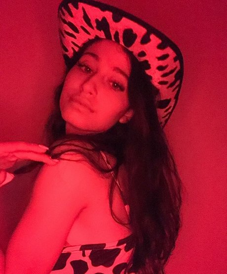 Milagros Seghi sexy actress img