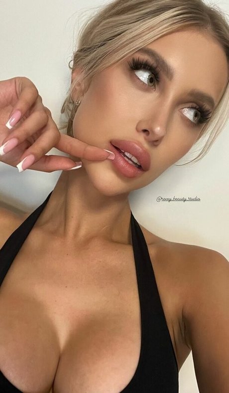 _sandrabieniek model erotic img