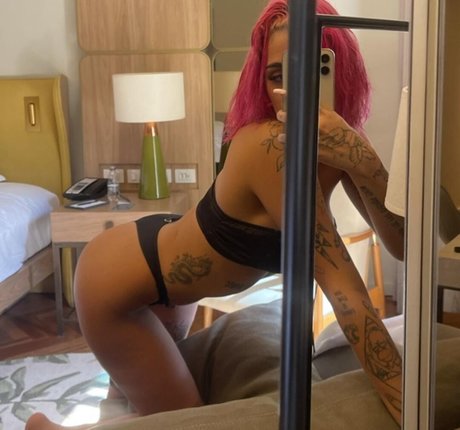 Azzy MC top star photo