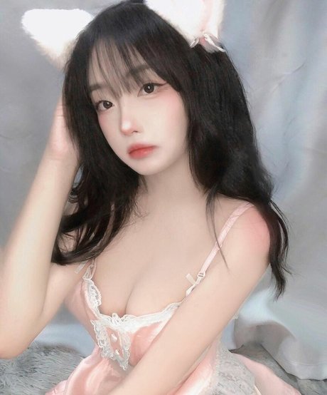 byzeko02 model erotic photos