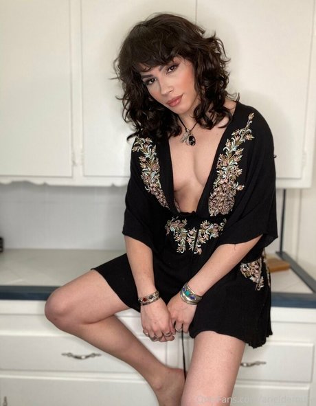 arieldemure star nice pictures