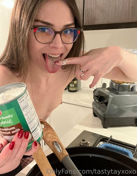 tastytayxoxo erotic pornstar image
