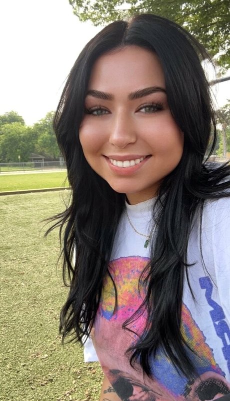 hungry4moore nice pornstar img