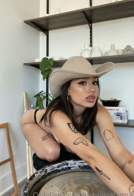 Ambergianna erotic model photos