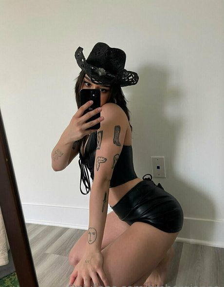 Ambergianna hot model archive