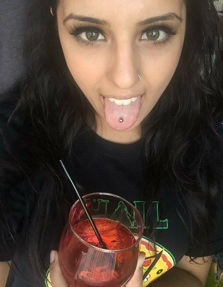 Pakidouche pornographic star photos