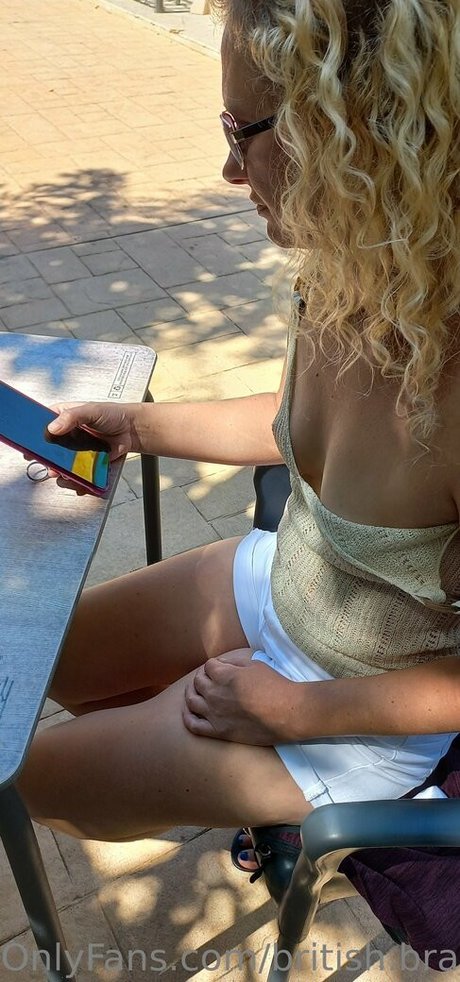 british braless hotwifex top actress image