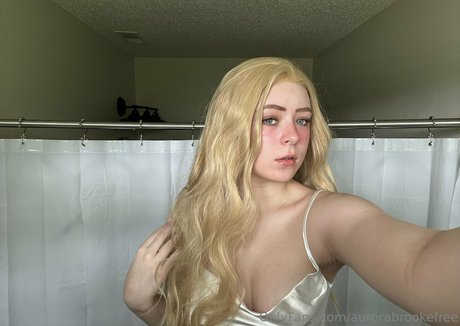 aurorabrookefree model naked photo