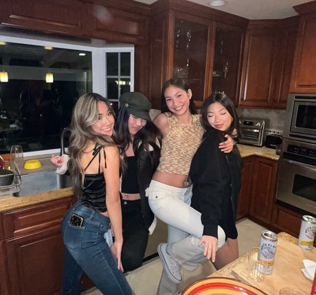 Maru Lee free model gallery